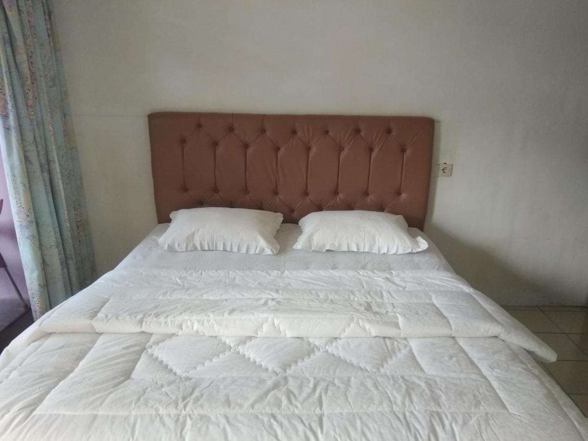 Bernard Guest House&Resto RedPartner Ambarita Esterno foto