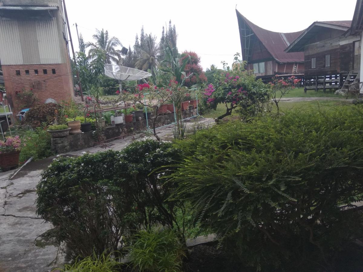 Bernard Guest House&Resto RedPartner Ambarita Esterno foto