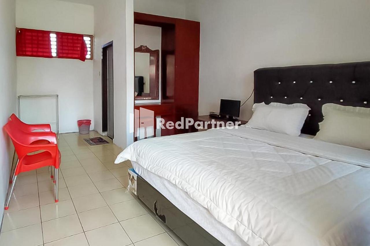 Bernard Guest House&Resto RedPartner Ambarita Esterno foto